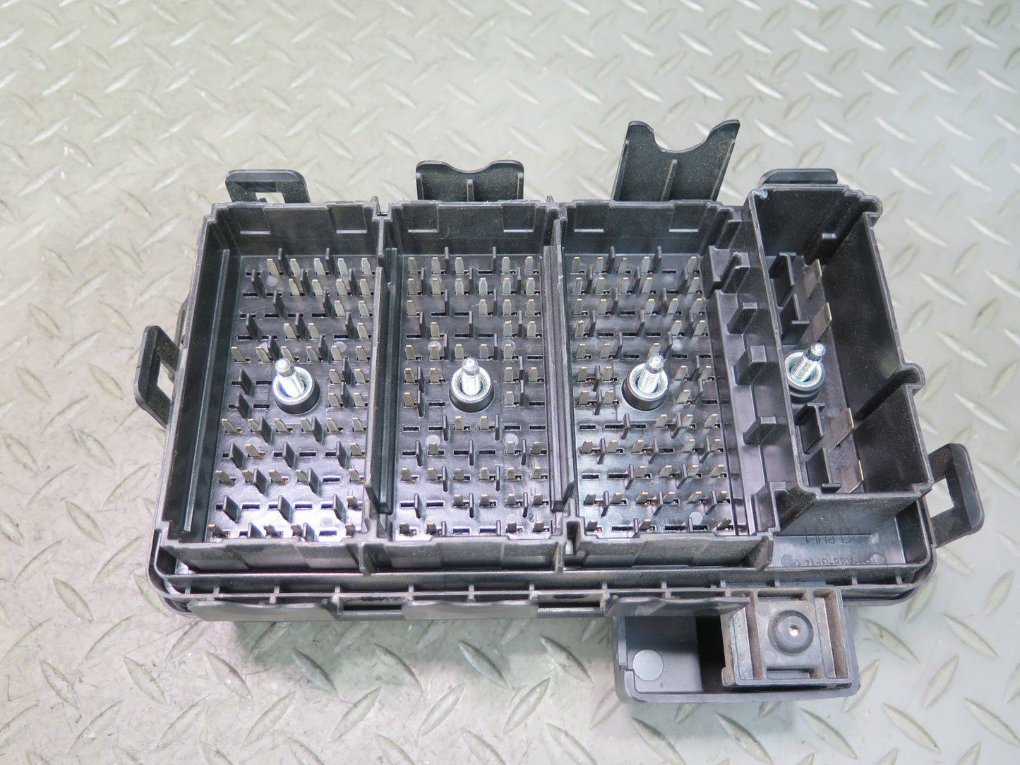 05-07 Chevrolet Corvette C6 LS2 6.0L Engine Bay Relay Fuse Box OEM
