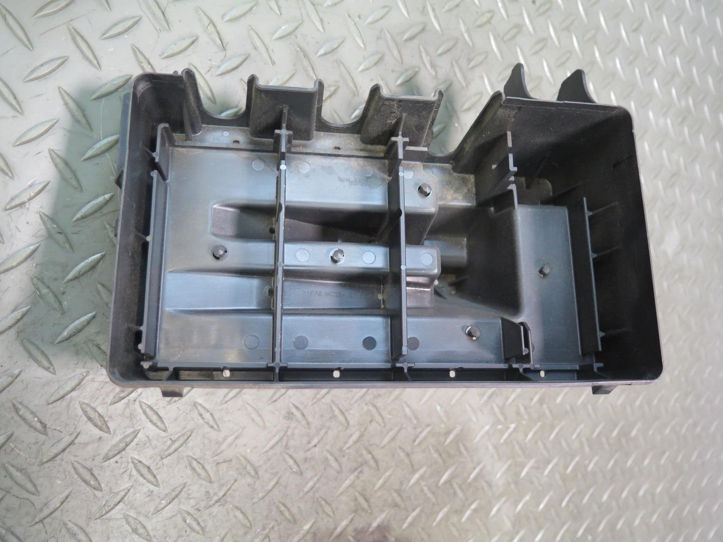 05-07 Chevrolet Corvette C6 LS2 6.0L Engine Bay Relay Fuse Box OEM