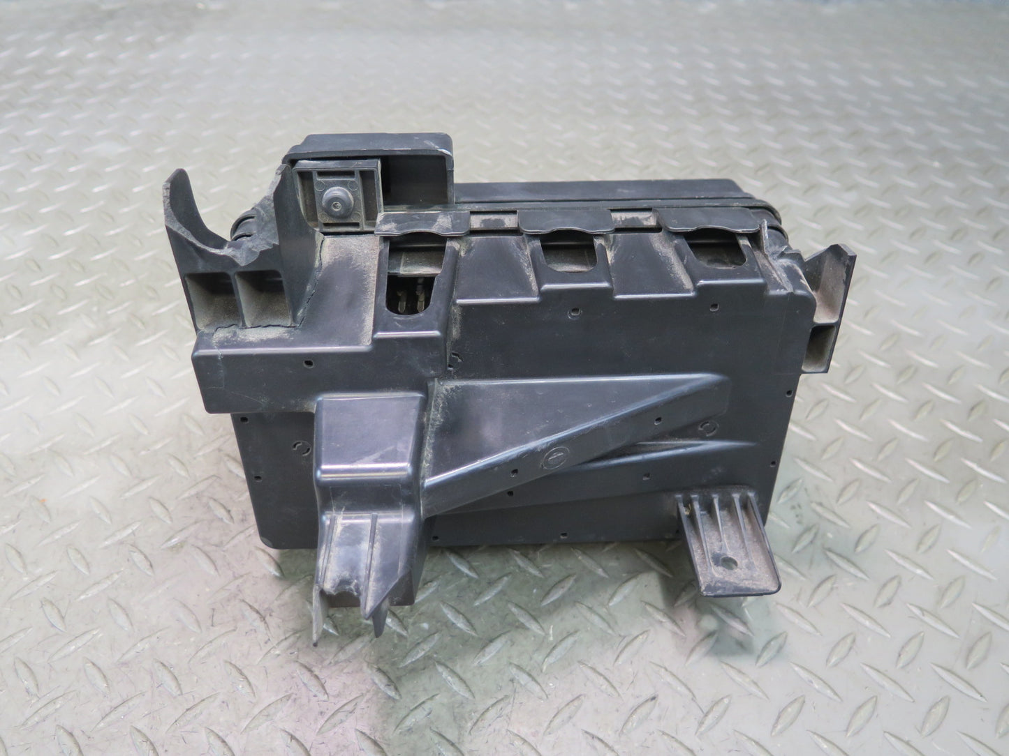 05-07 Chevrolet Corvette C6 LS2 6.0L Engine Bay Relay Fuse Box OEM