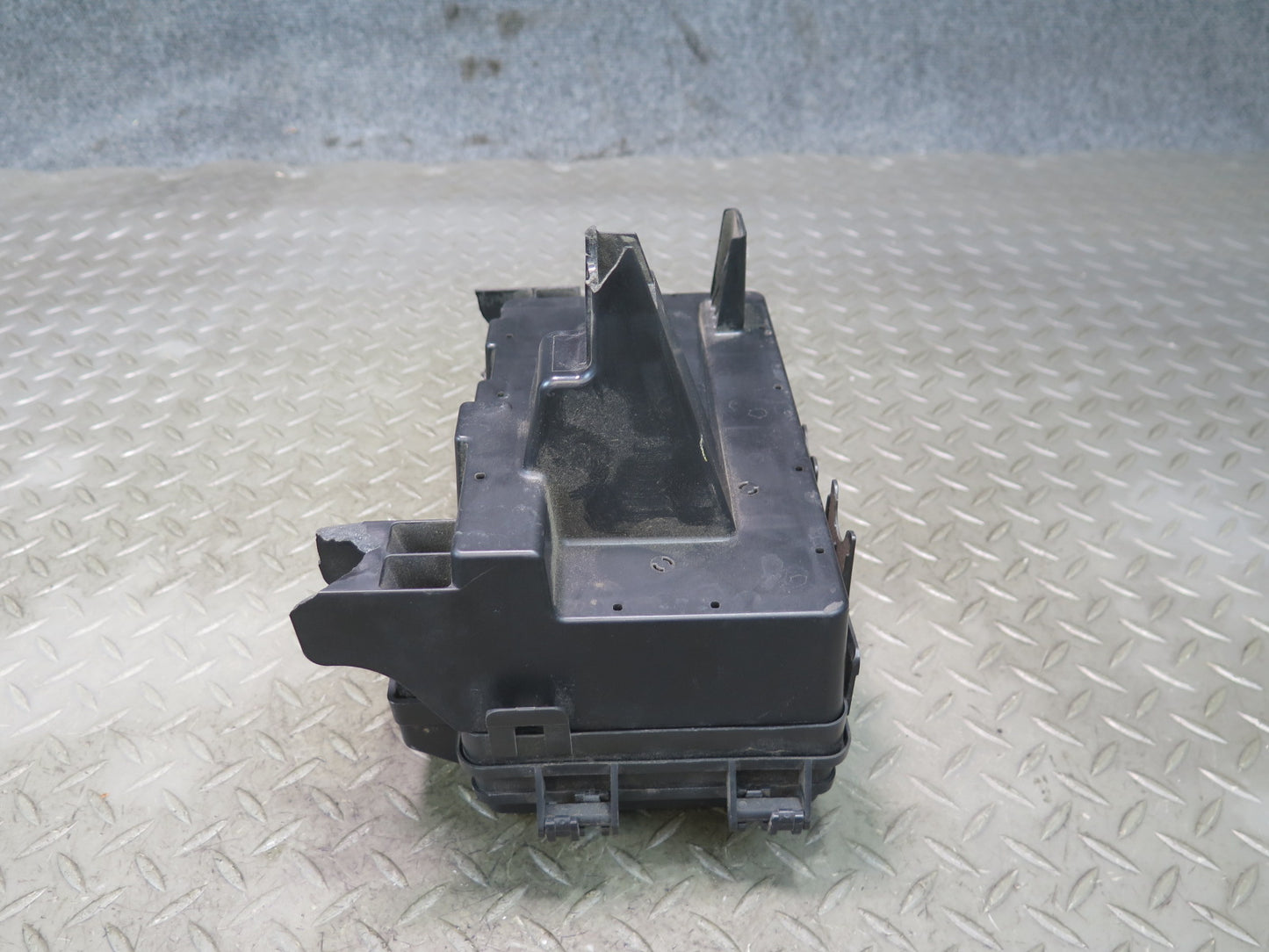 05-07 Chevrolet Corvette C6 LS2 6.0L Engine Bay Relay Fuse Box OEM