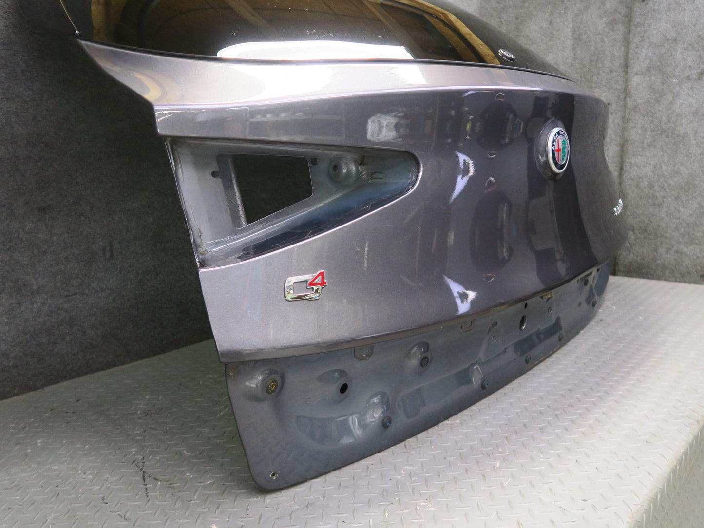 2017-2023 Alfa Romeo Stelvio Q4 Rear Trunk Lid Tail Gate W/ Glass Assembly Gray