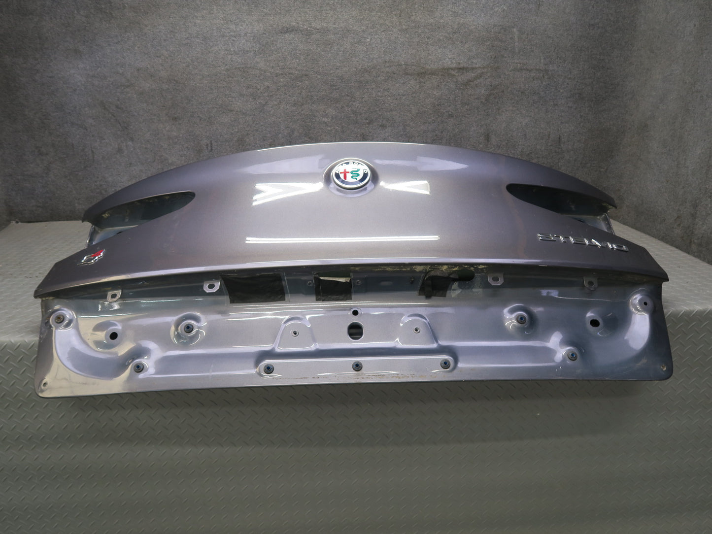 2017-2023 Alfa Romeo Stelvio Q4 Rear Trunk Lid Tail Gate W/ Glass Assembly Gray