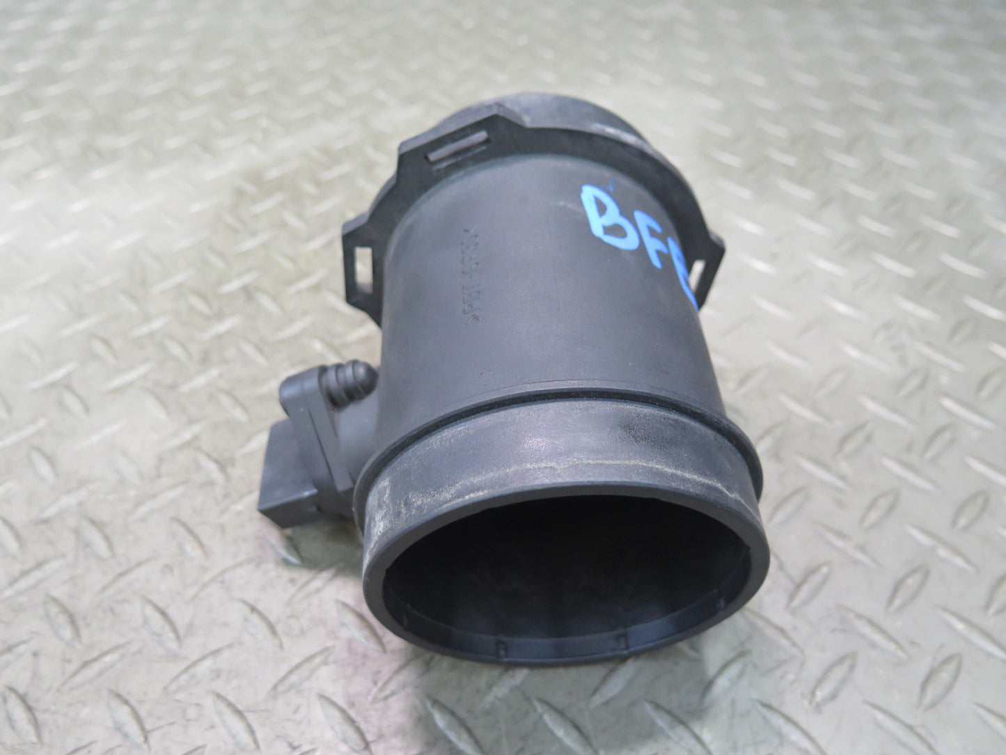 99-03 BMW E39 540ia 4.4L M62 A/T Mass Air Flow Meter MAF Sensor 1433567 OEM