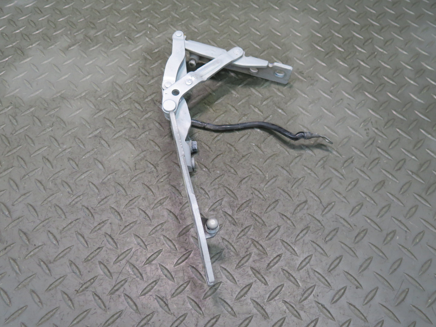 97-03 BMW E39 540ia Front Left & Right Hood Bonnet Hinge Set Silver OEM