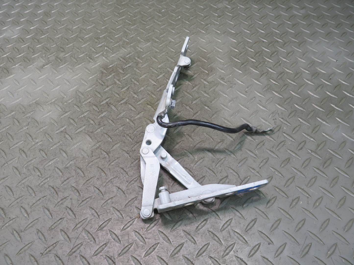 97-03 BMW E39 540ia Front Left & Right Hood Bonnet Hinge Set Silver OEM