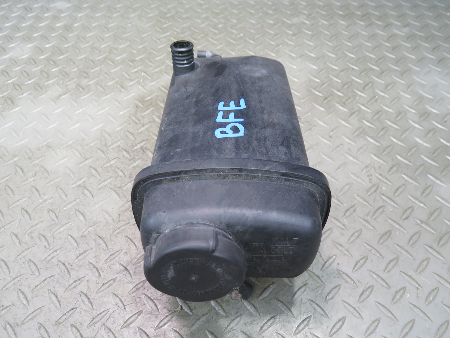 97-03 BMW E38 E39 540ia M62 Coolant Expansion Fluid Reservoir Tank 8MA376705431