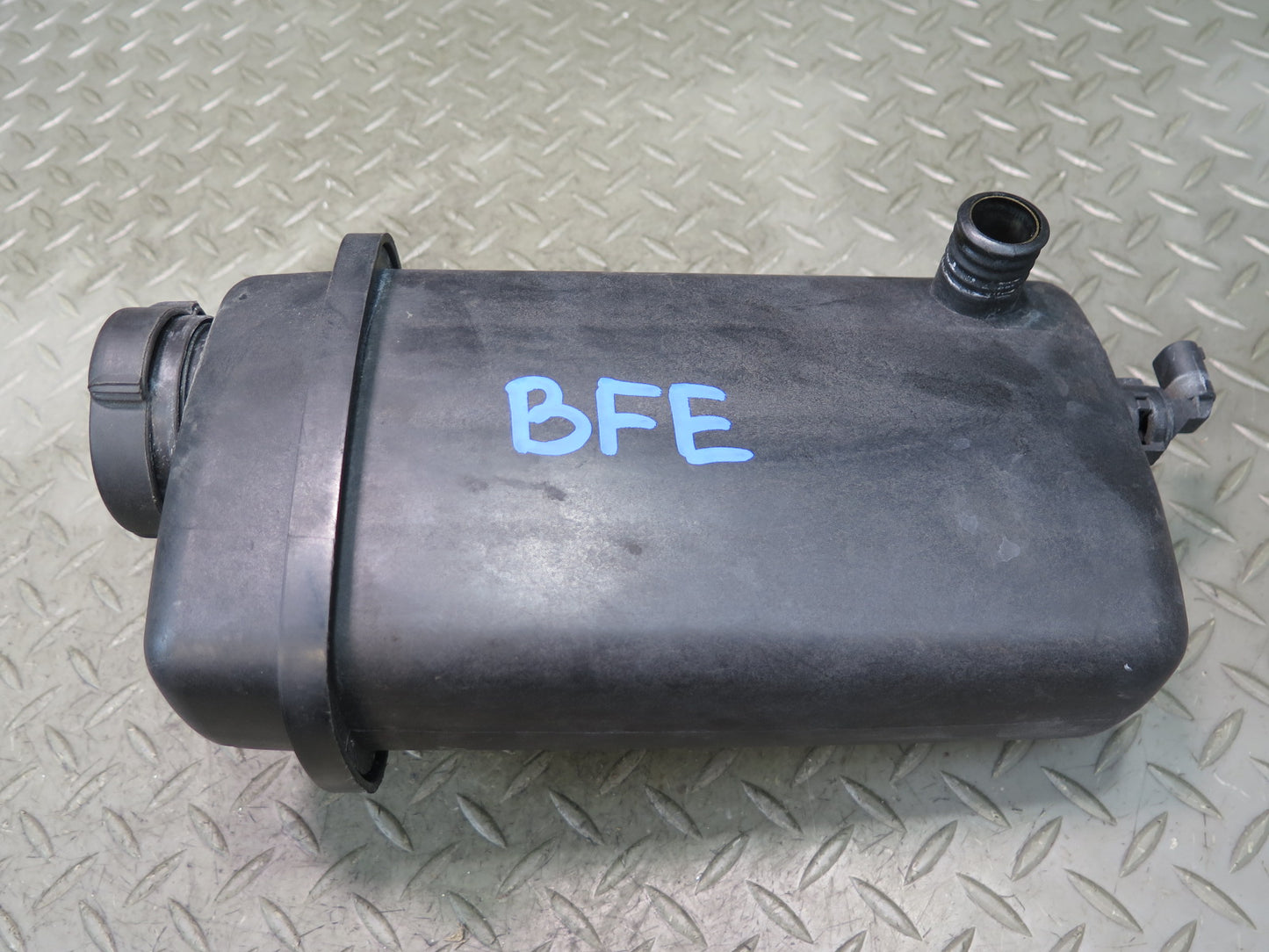 97-03 BMW E38 E39 540ia M62 Coolant Expansion Fluid Reservoir Tank 8MA376705431