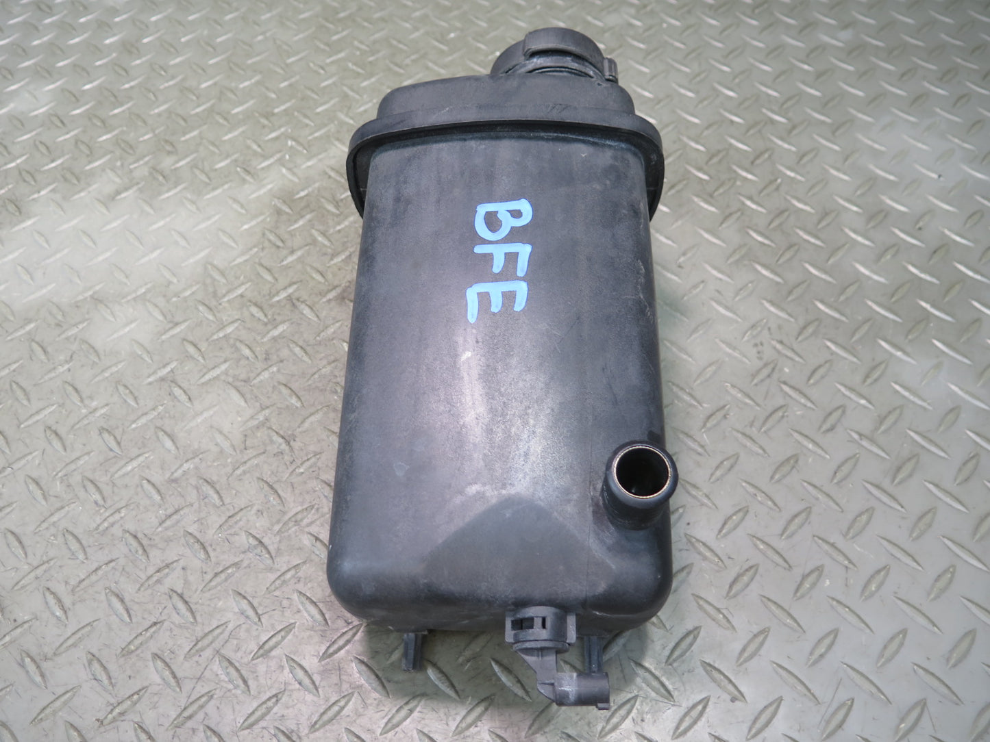 97-03 BMW E38 E39 540ia M62 Coolant Expansion Fluid Reservoir Tank 8MA376705431