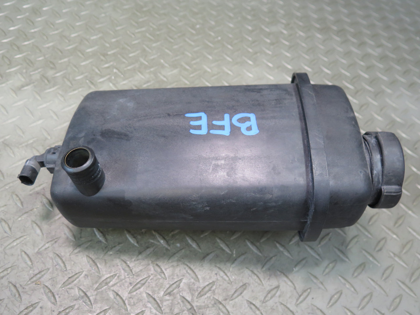97-03 BMW E38 E39 540ia M62 Coolant Expansion Fluid Reservoir Tank 8MA376705431