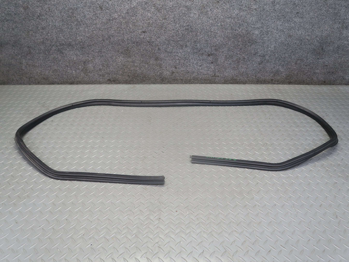96-02 BMW E36/7 Z3 Roadster Rear Trunk Weatherstrip Rubber Seal OEM