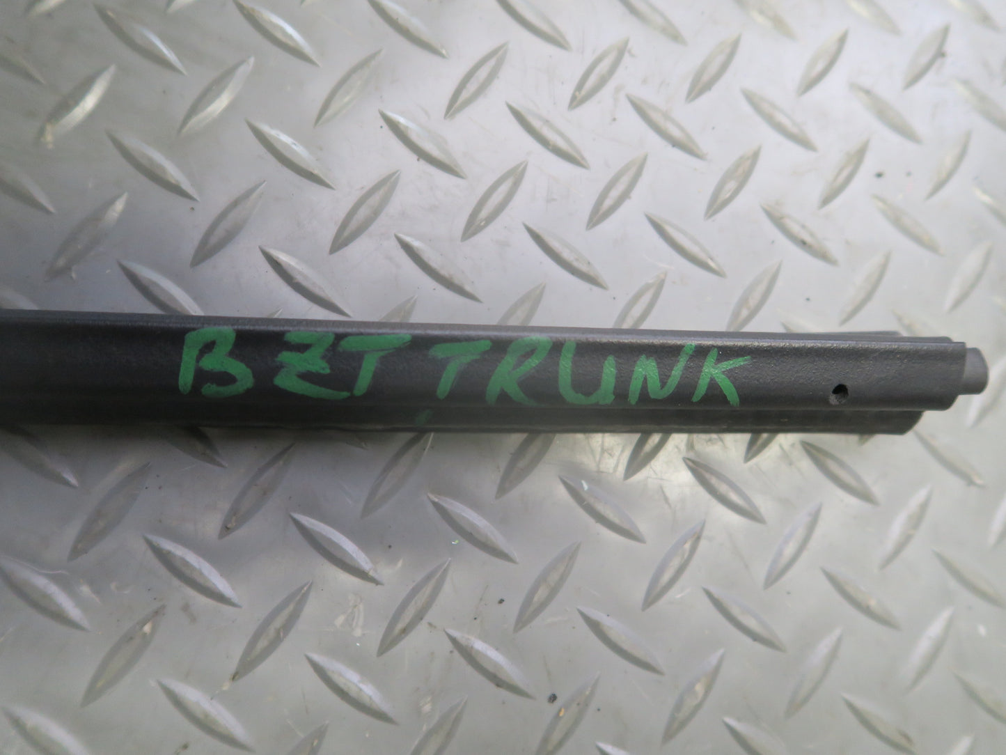 96-02 BMW E36/7 Z3 Roadster Rear Trunk Weatherstrip Rubber Seal OEM