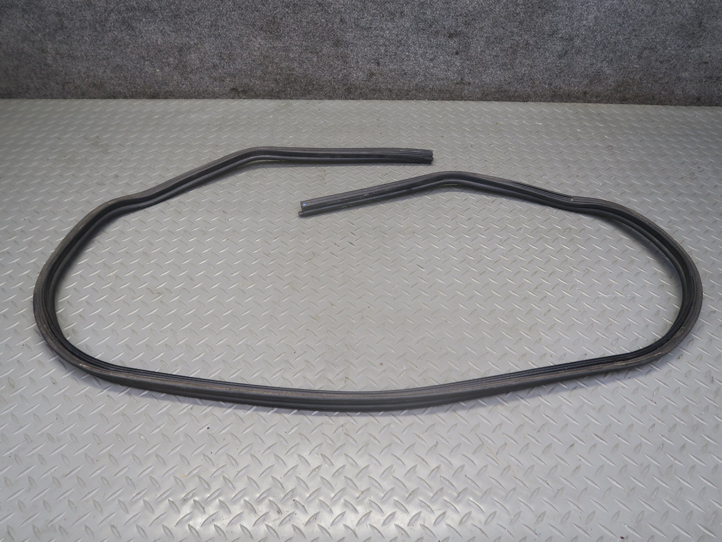 96-02 BMW E36/7 Z3 Roadster Rear Trunk Weatherstrip Rubber Seal OEM