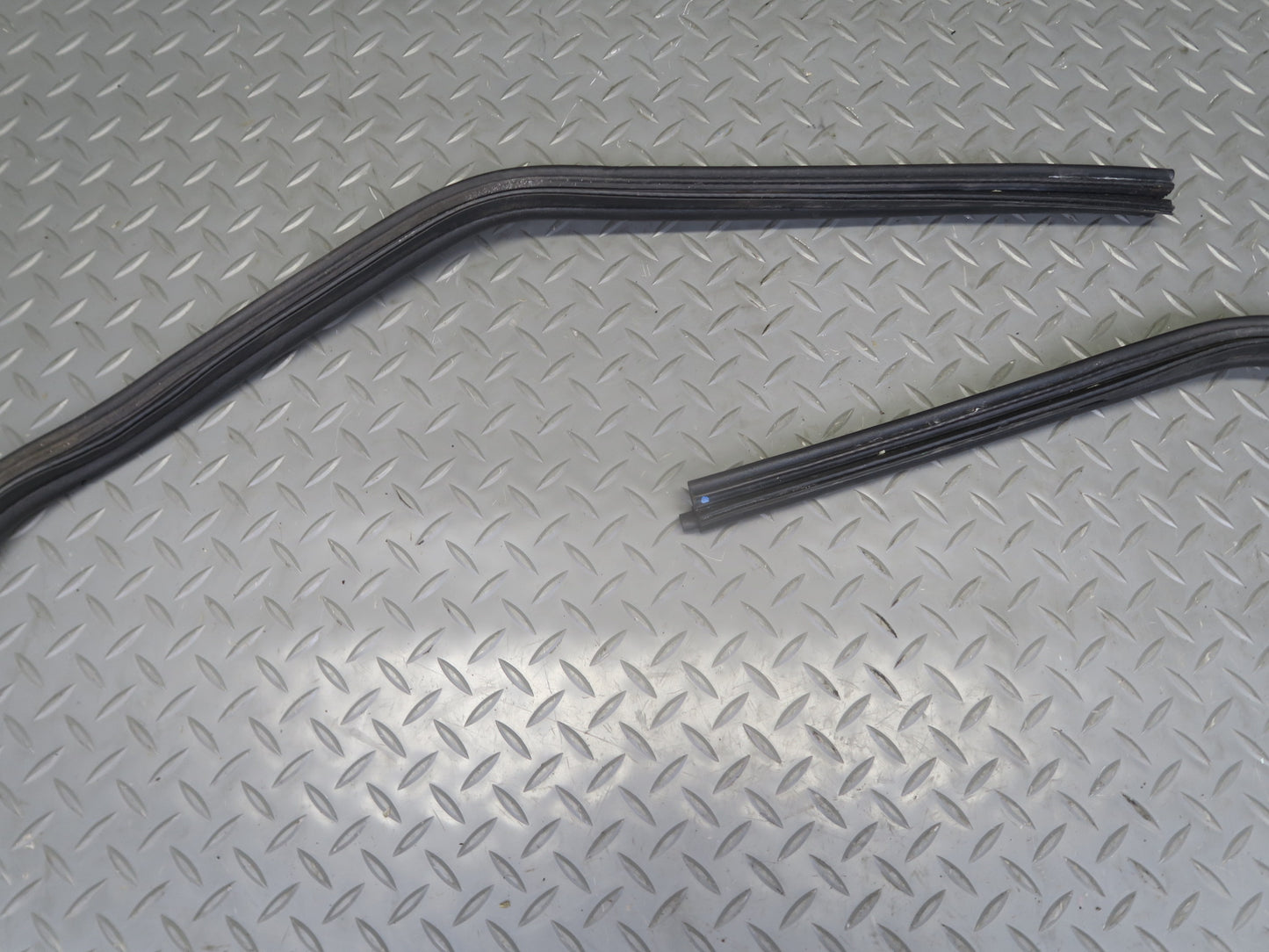 96-02 BMW E36/7 Z3 Roadster Rear Trunk Weatherstrip Rubber Seal OEM