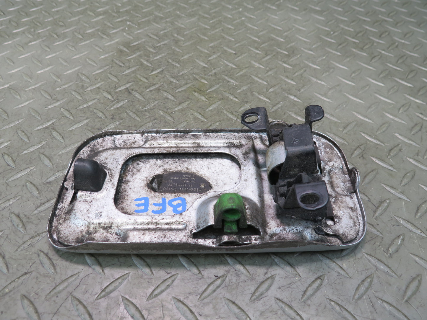 97-03 BMW E39 540ia Fuel Tank Filler Door Lid Cover Titan Silver OEM