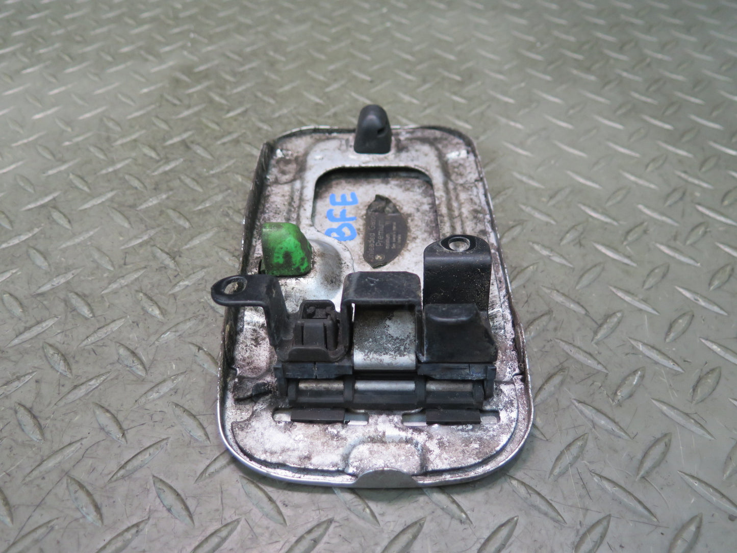 97-03 BMW E39 540ia Fuel Tank Filler Door Lid Cover Titan Silver OEM