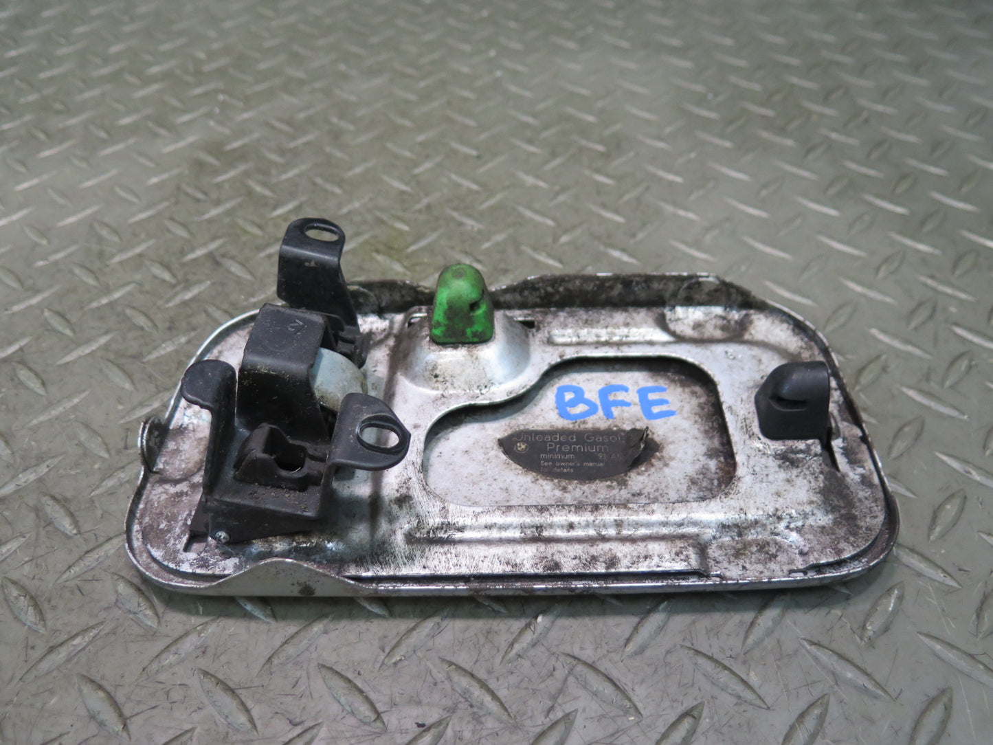 97-03 BMW E39 540ia Fuel Tank Filler Door Lid Cover Titan Silver OEM