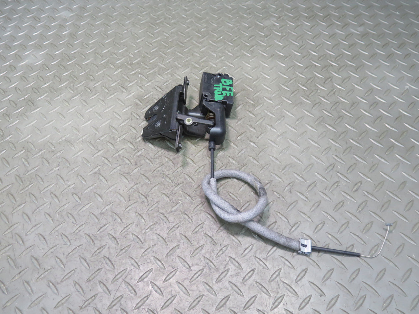 98-03 BMW E39 540ia Sedan Rear Trunk Lid Lock Latch Actuator 8236897 OEM