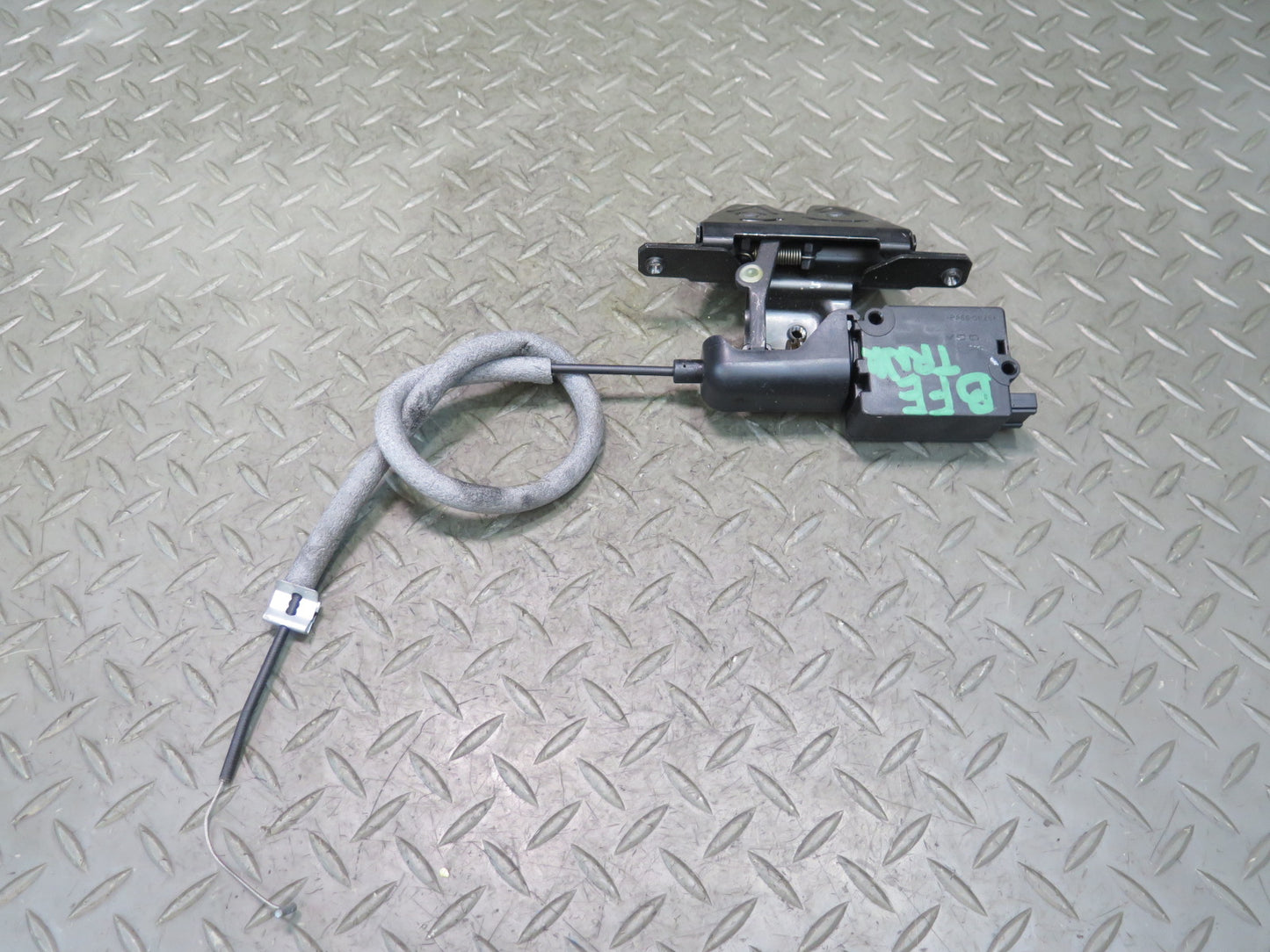 98-03 BMW E39 540ia Sedan Rear Trunk Lid Lock Latch Actuator 8236897 OEM
