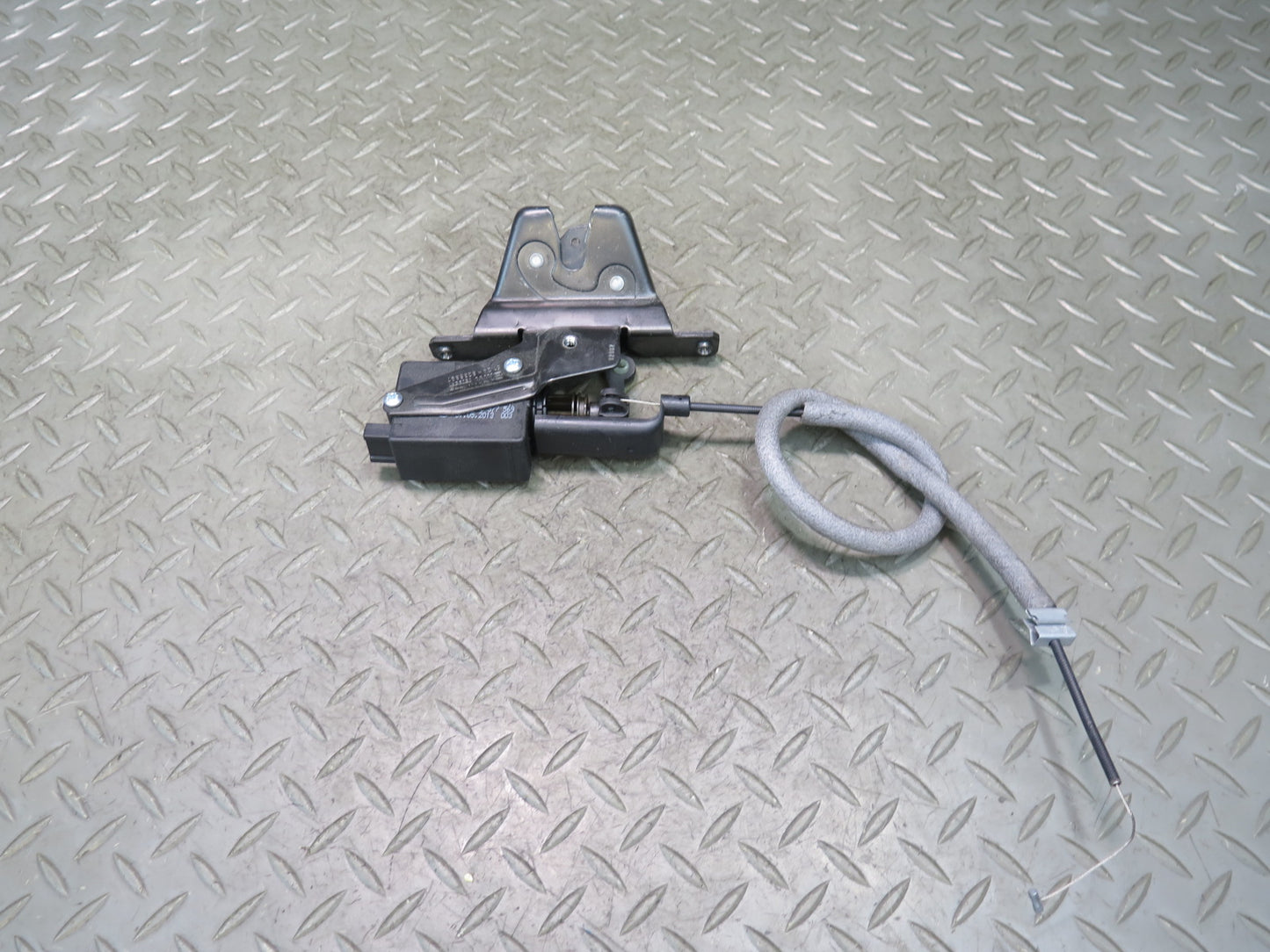 98-03 BMW E39 540ia Sedan Rear Trunk Lid Lock Latch Actuator 8236897 OEM