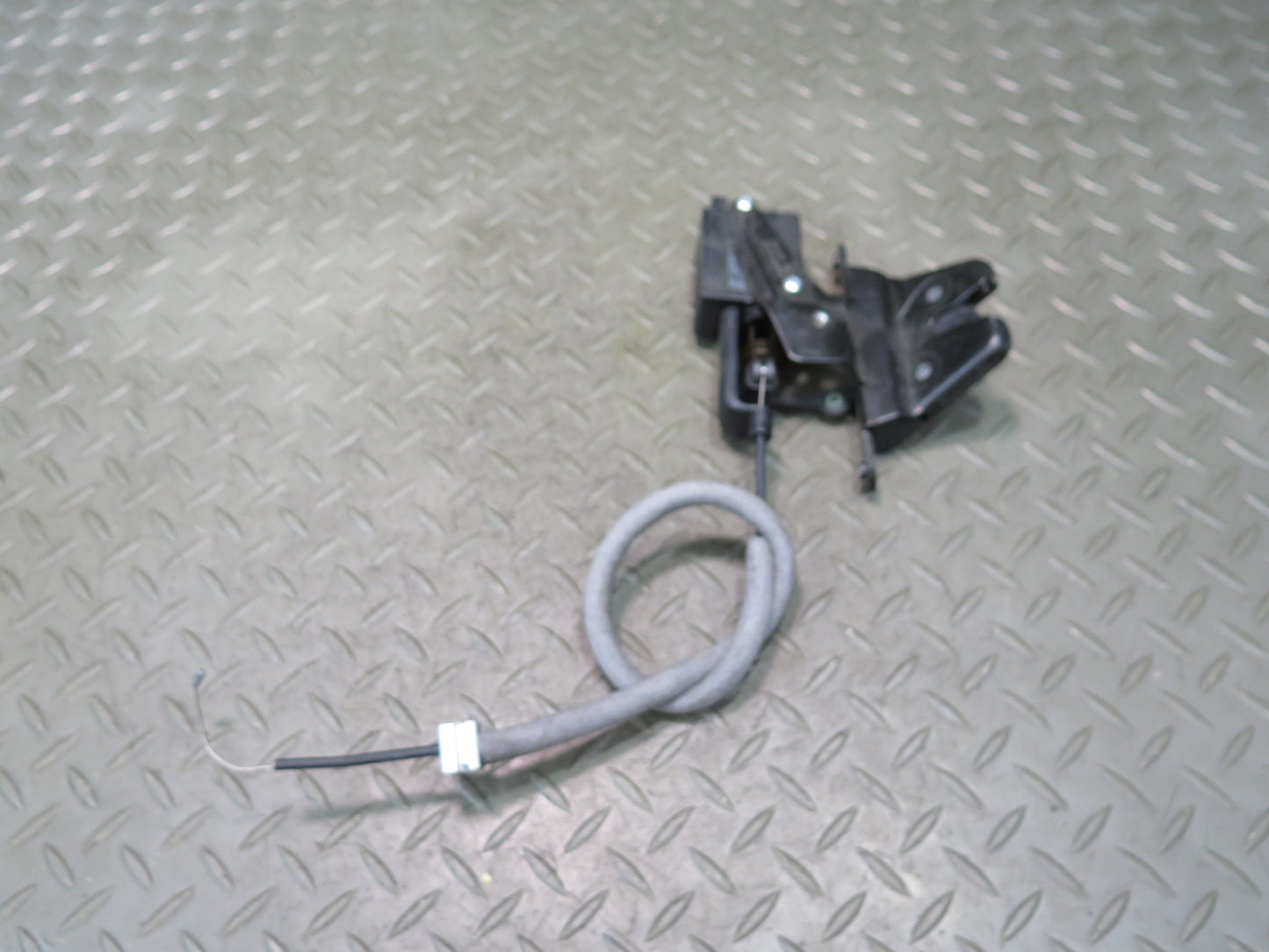 98-03 BMW E39 540ia Sedan Rear Trunk Lid Lock Latch Actuator 8236897 OEM