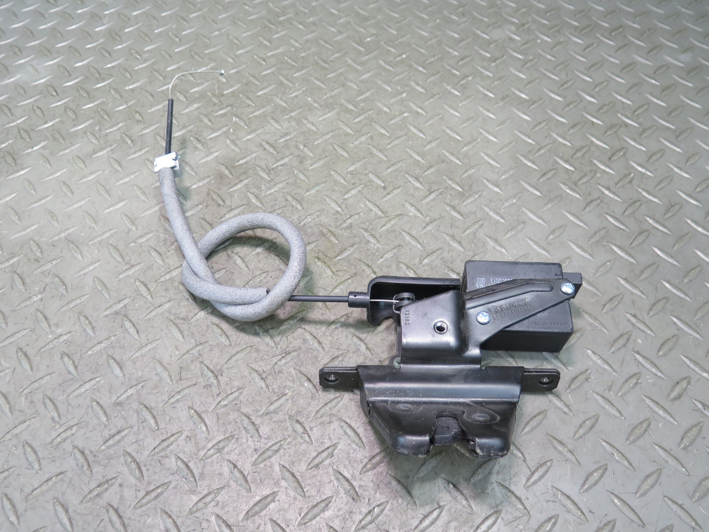 98-03 BMW E39 540ia Sedan Rear Trunk Lid Lock Latch Actuator 8236897 OEM