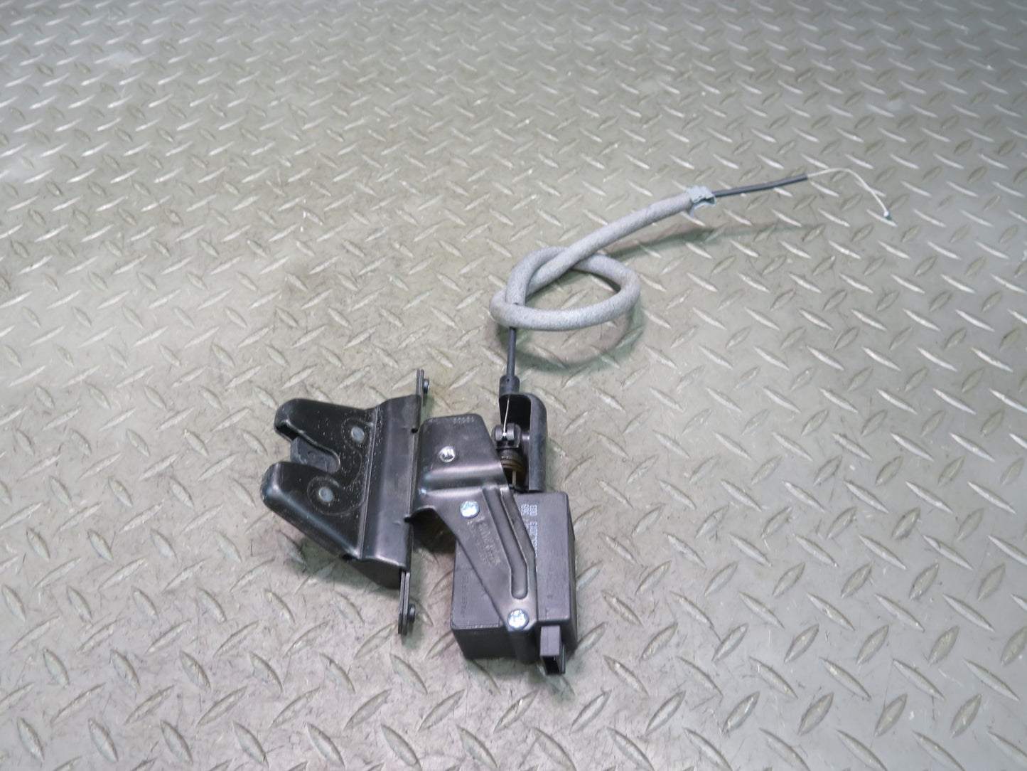 98-03 BMW E39 540ia Sedan Rear Trunk Lid Lock Latch Actuator 8236897 OEM