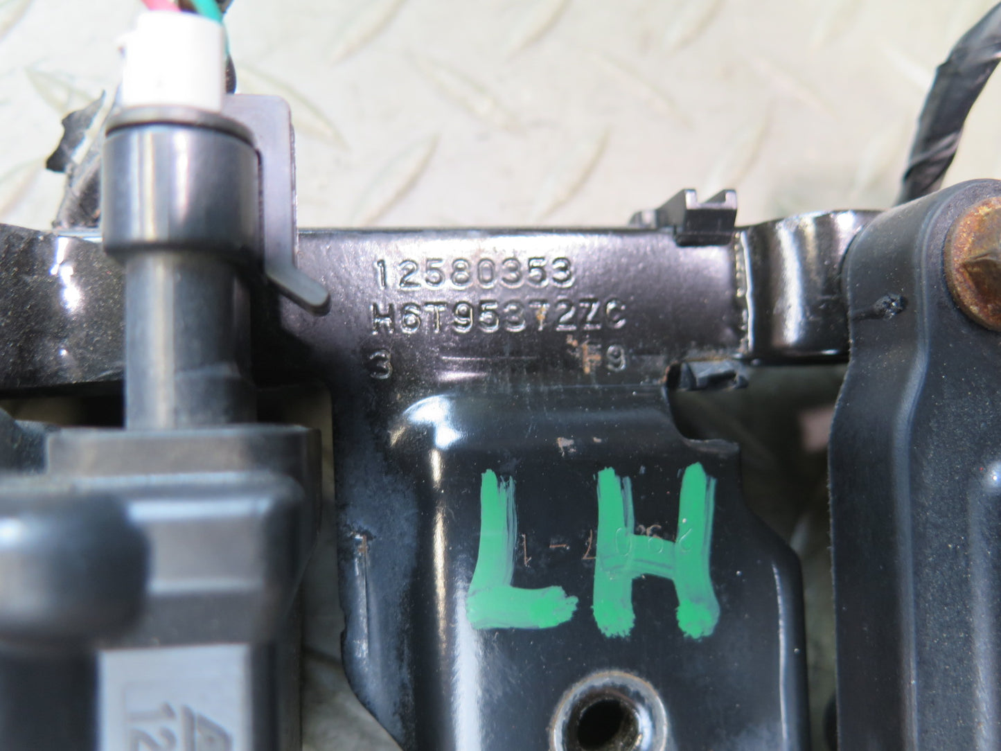 2010-2014 Cadillac Escalade 6.2L L94 Engine Motor Left Ignition Coil