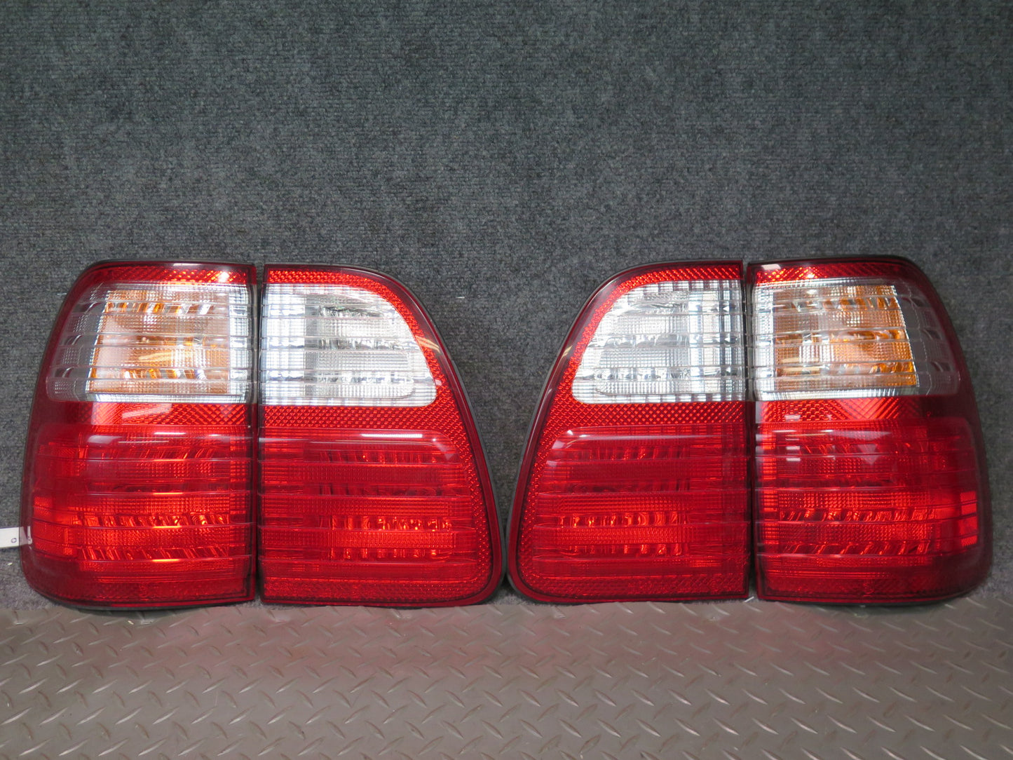 2003-2004 Lexus UZJ100L LX470 Rear Inner & Outer Tail Light Lamp Set of 4