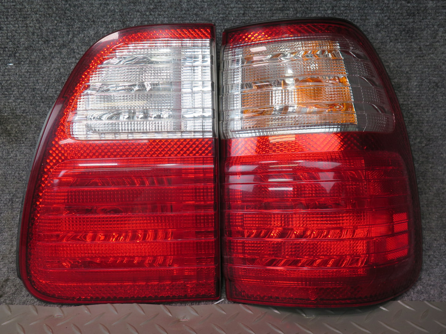 2003-2004 Lexus UZJ100L LX470 Rear Inner & Outer Tail Light Lamp Set of 4