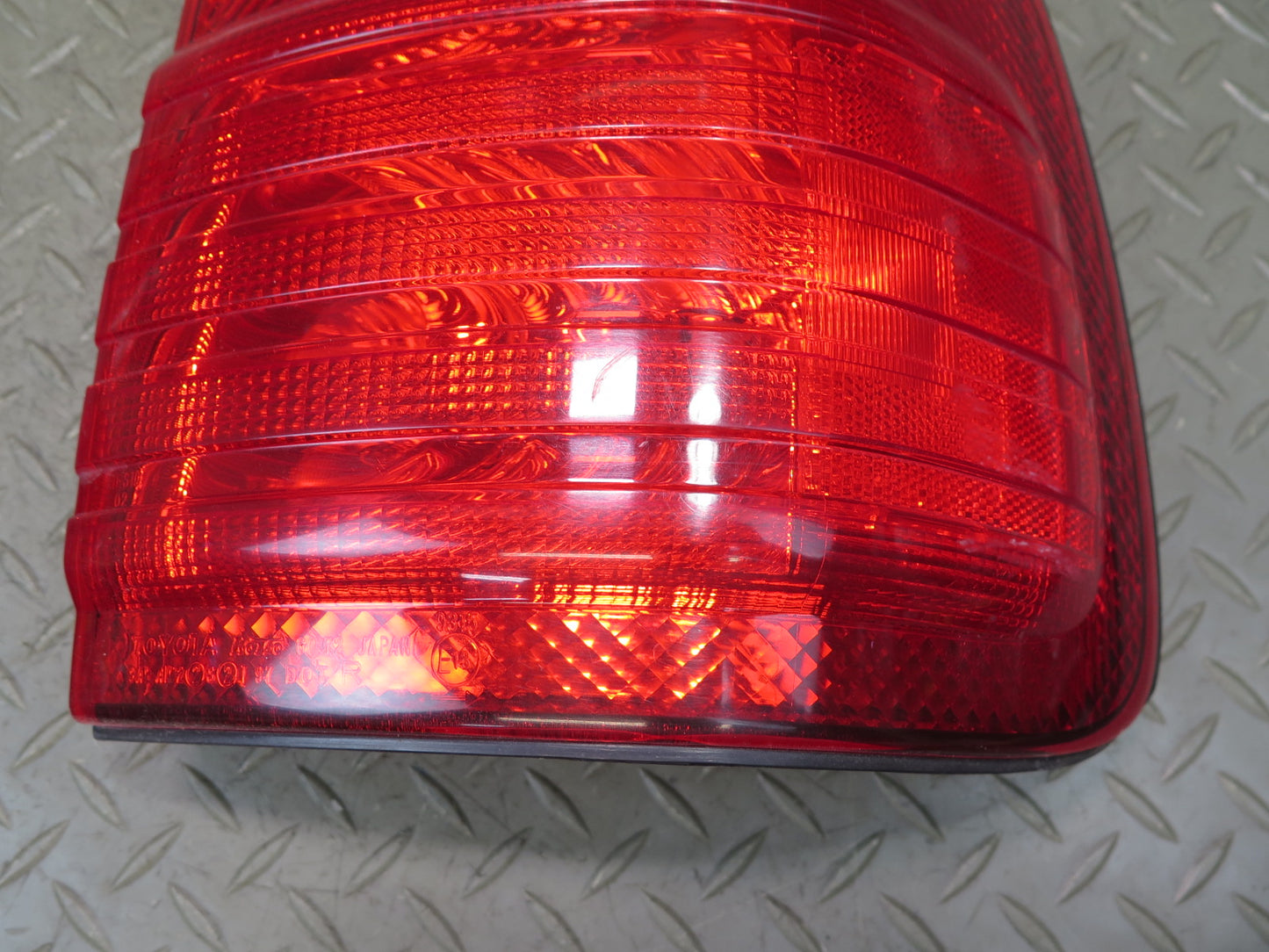 2003-2004 Lexus UZJ100L LX470 Rear Inner & Outer Tail Light Lamp Set of 4