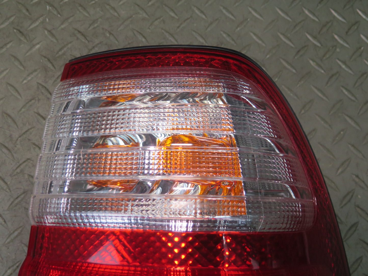 2003-2004 Lexus UZJ100L LX470 Rear Inner & Outer Tail Light Lamp Set of 4