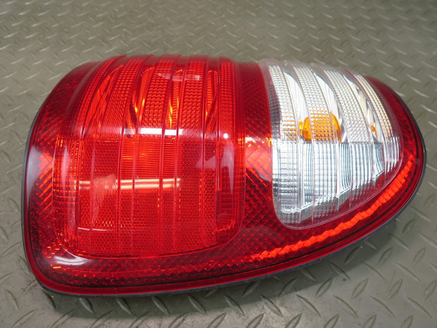 2003-2004 Lexus UZJ100L LX470 Rear Inner & Outer Tail Light Lamp Set of 4