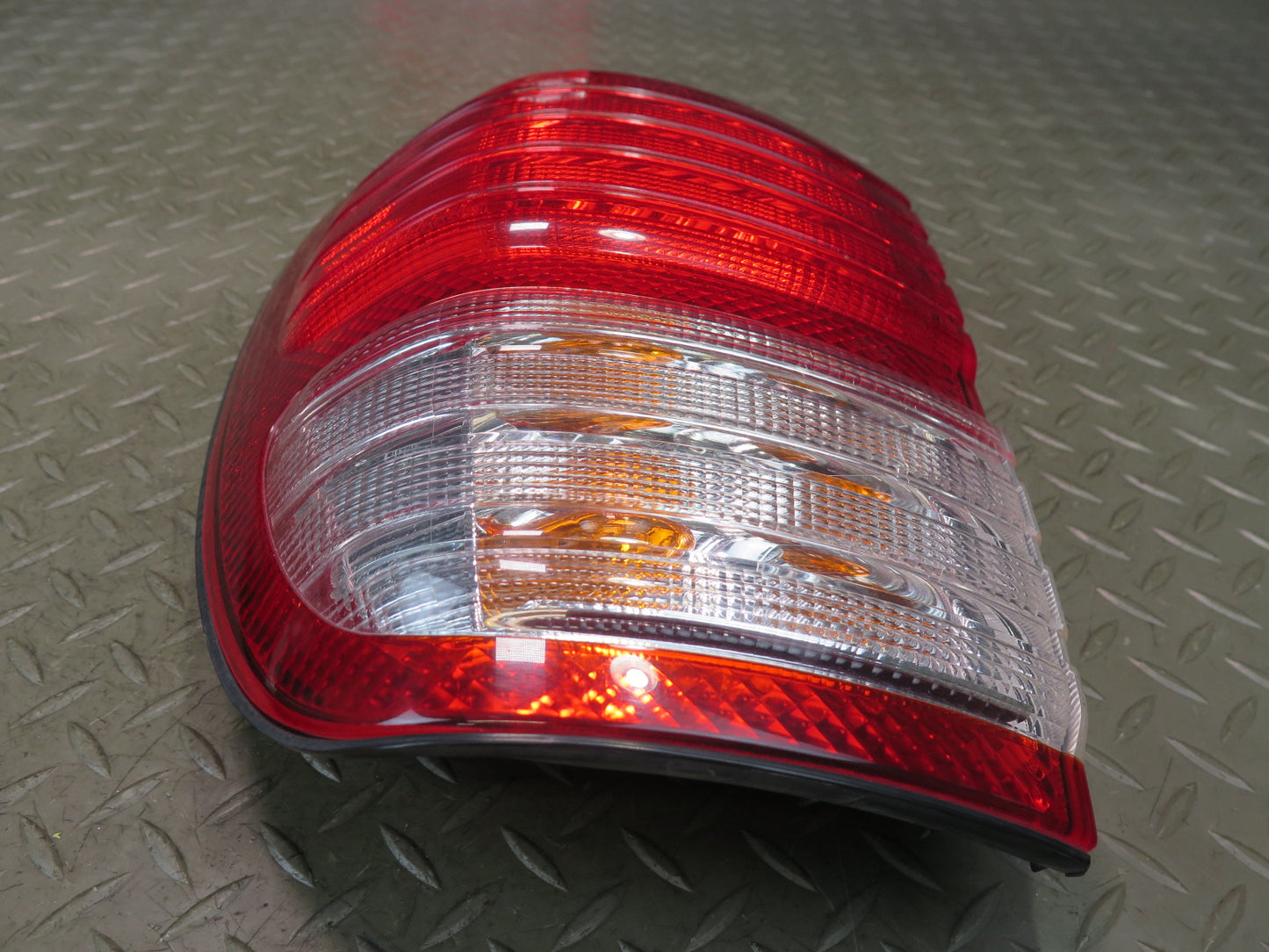 2003-2004 Lexus UZJ100L LX470 Rear Inner & Outer Tail Light Lamp Set of 4