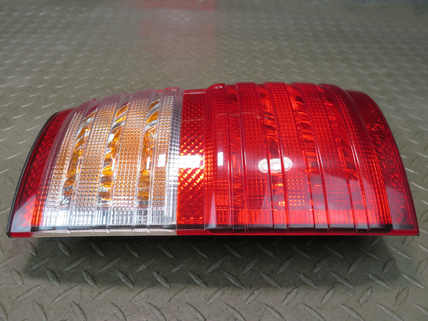 2003-2004 Lexus UZJ100L LX470 Rear Inner & Outer Tail Light Lamp Set of 4