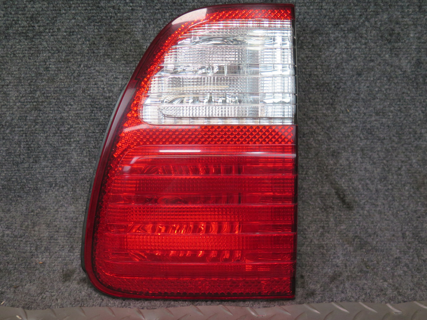 2003-2004 Lexus UZJ100L LX470 Rear Inner & Outer Tail Light Lamp Set of 4