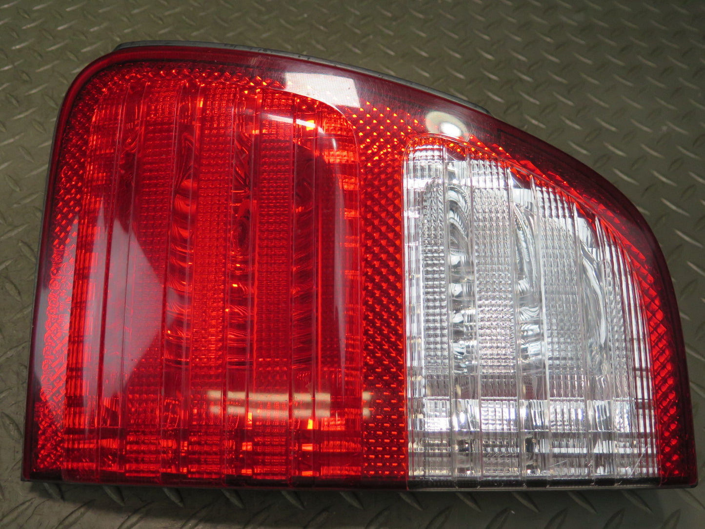 2003-2004 Lexus UZJ100L LX470 Rear Inner & Outer Tail Light Lamp Set of 4