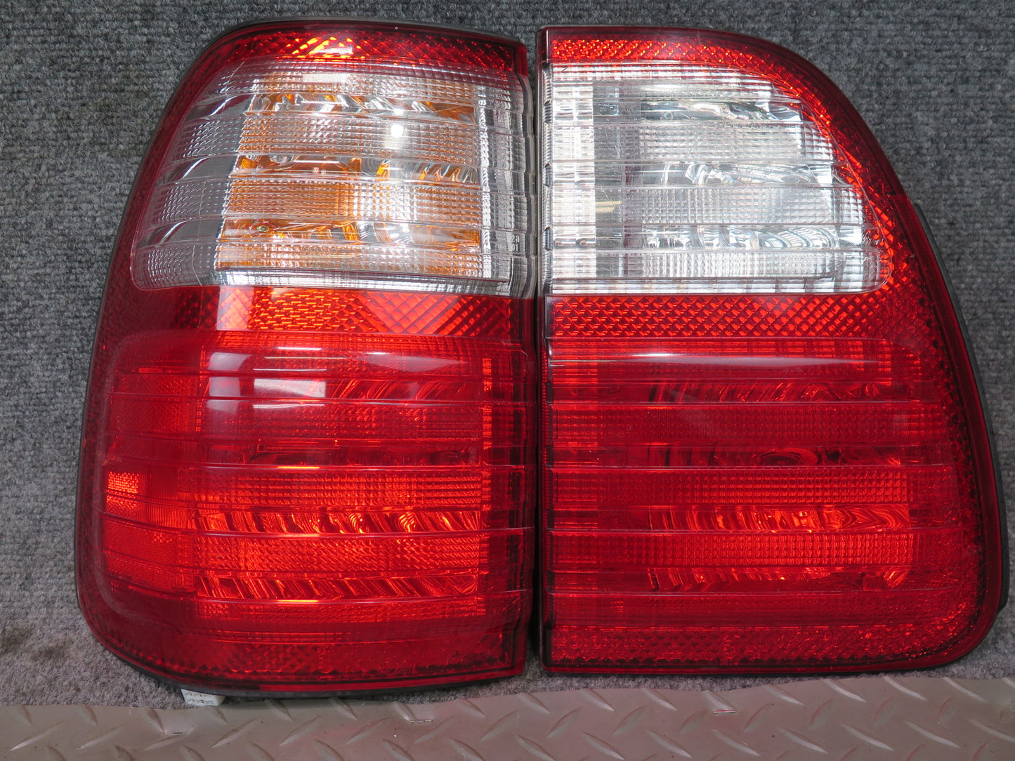 2003-2004 Lexus UZJ100L LX470 Rear Inner & Outer Tail Light Lamp Set of 4