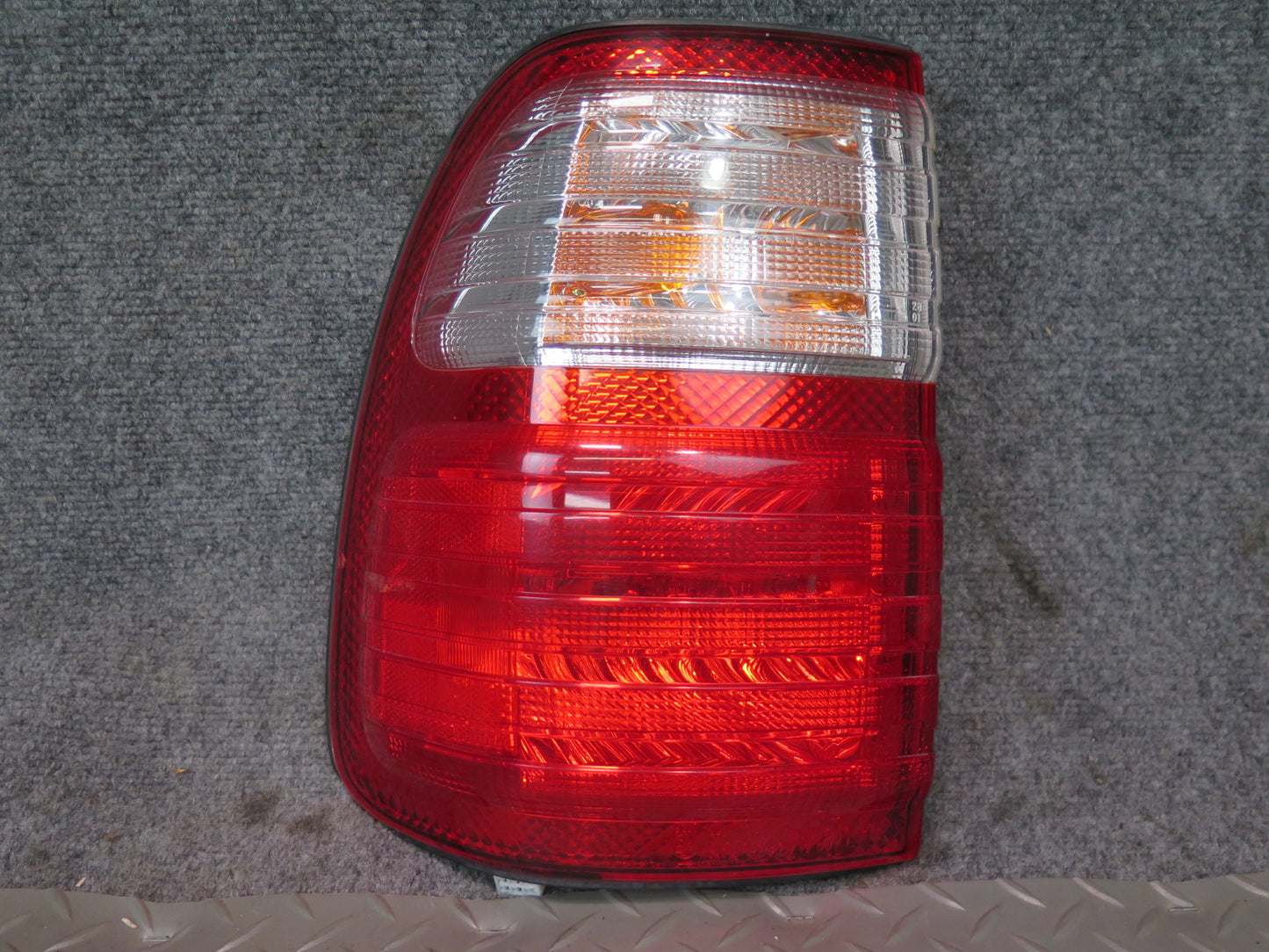 2003-2004 Lexus UZJ100L LX470 Rear Inner & Outer Tail Light Lamp Set of 4