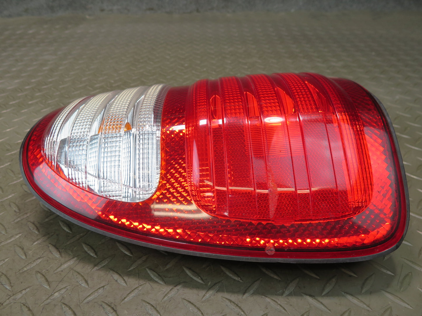 2003-2004 Lexus UZJ100L LX470 Rear Inner & Outer Tail Light Lamp Set of 4