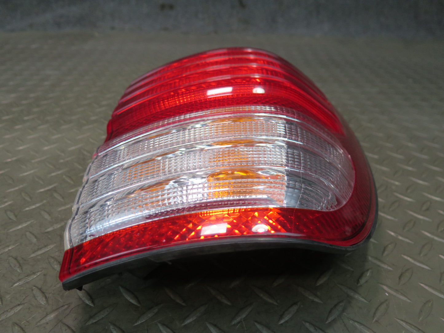 2003-2004 Lexus UZJ100L LX470 Rear Inner & Outer Tail Light Lamp Set of 4