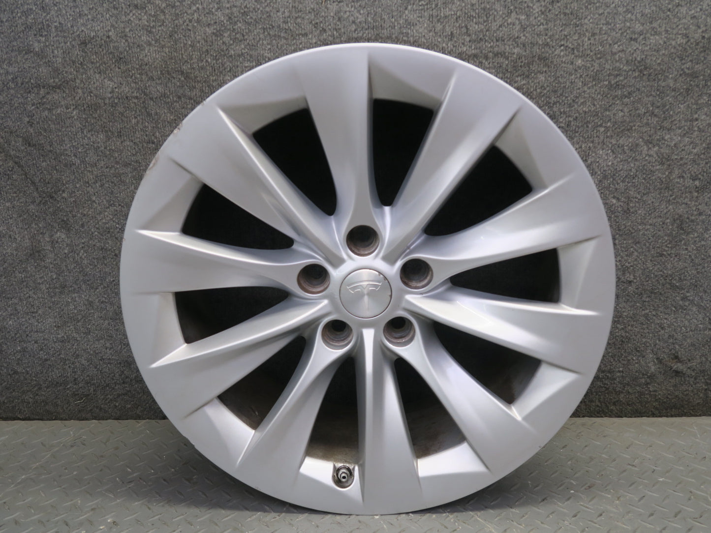 2016-2019 Tesla Model S 75D Alloy R19" Wheel 10 Spoke Rim 19x8J ET40 Silver
