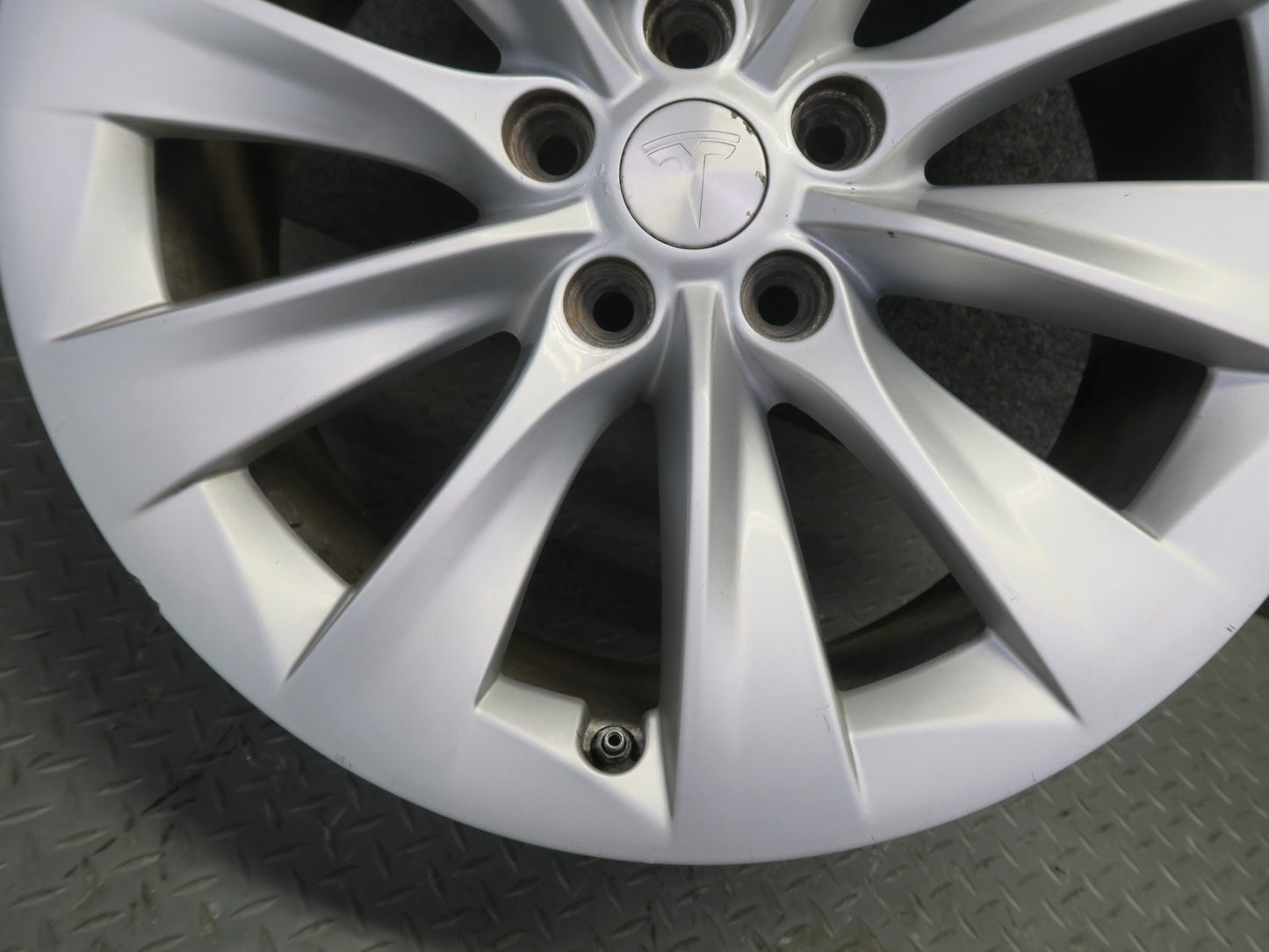 2016-2019 Tesla Model S 75D Alloy R19" Wheel 10 Spoke Rim 19x8J ET40 Silver