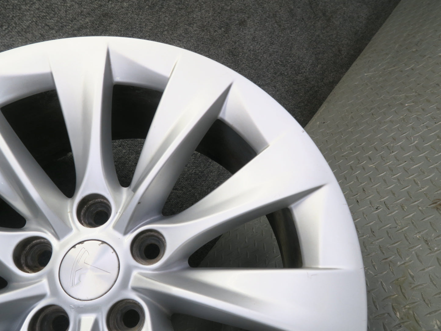 2016-2019 Tesla Model S 75D Alloy R19" Wheel 10 Spoke Rim 19x8J ET40 Silver