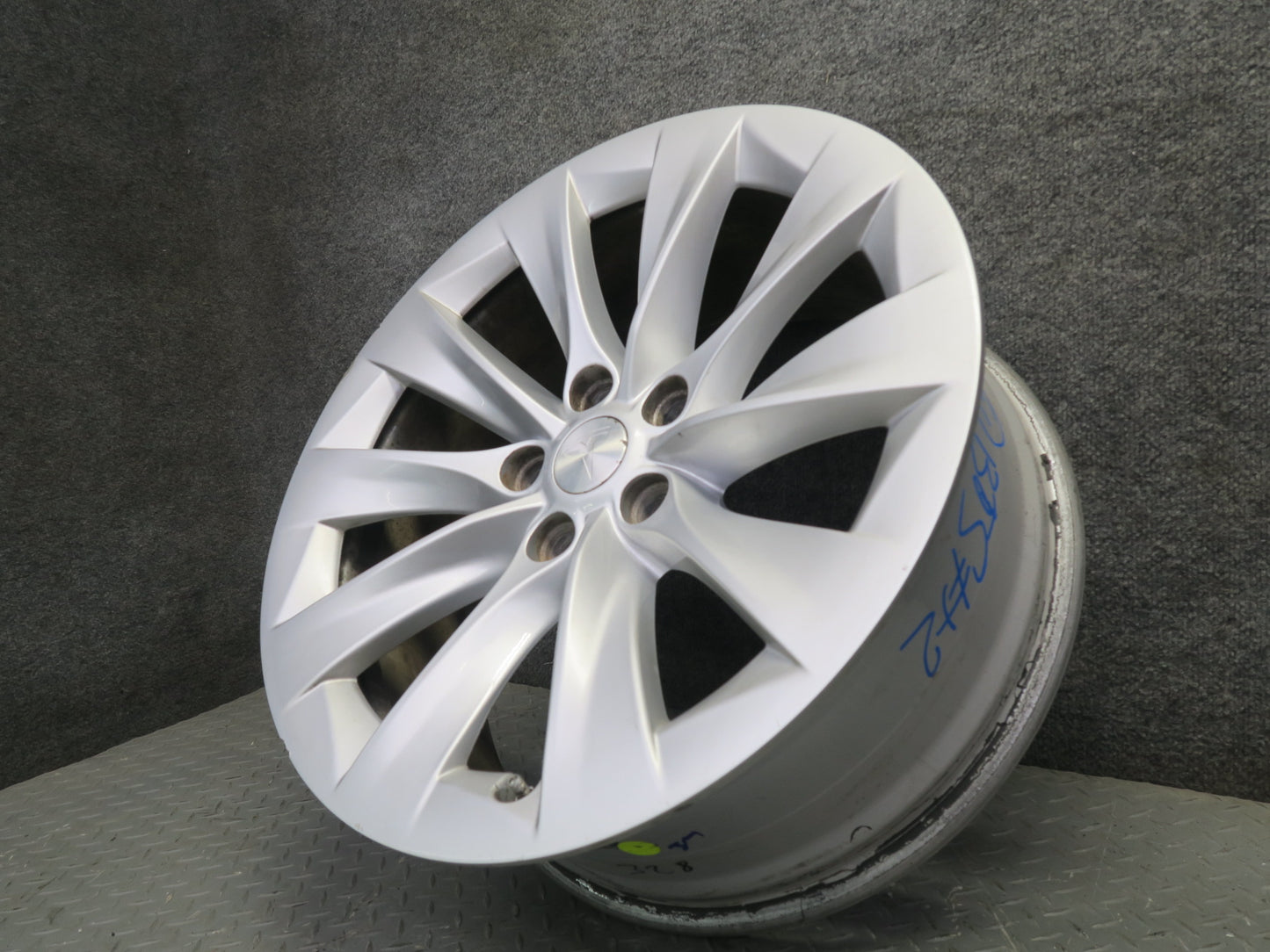 2016-2019 Tesla Model S 75D Alloy R19" Wheel 10 Spoke Rim 19x8J ET40 Silver