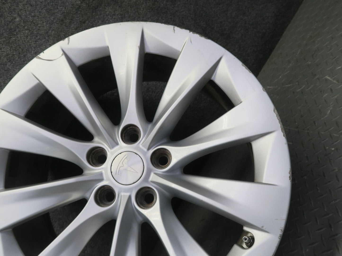 2016-2019 Tesla Model S 75D Alloy R19" Wheel 10 Spoke Rim 19x8J ET40 Silver