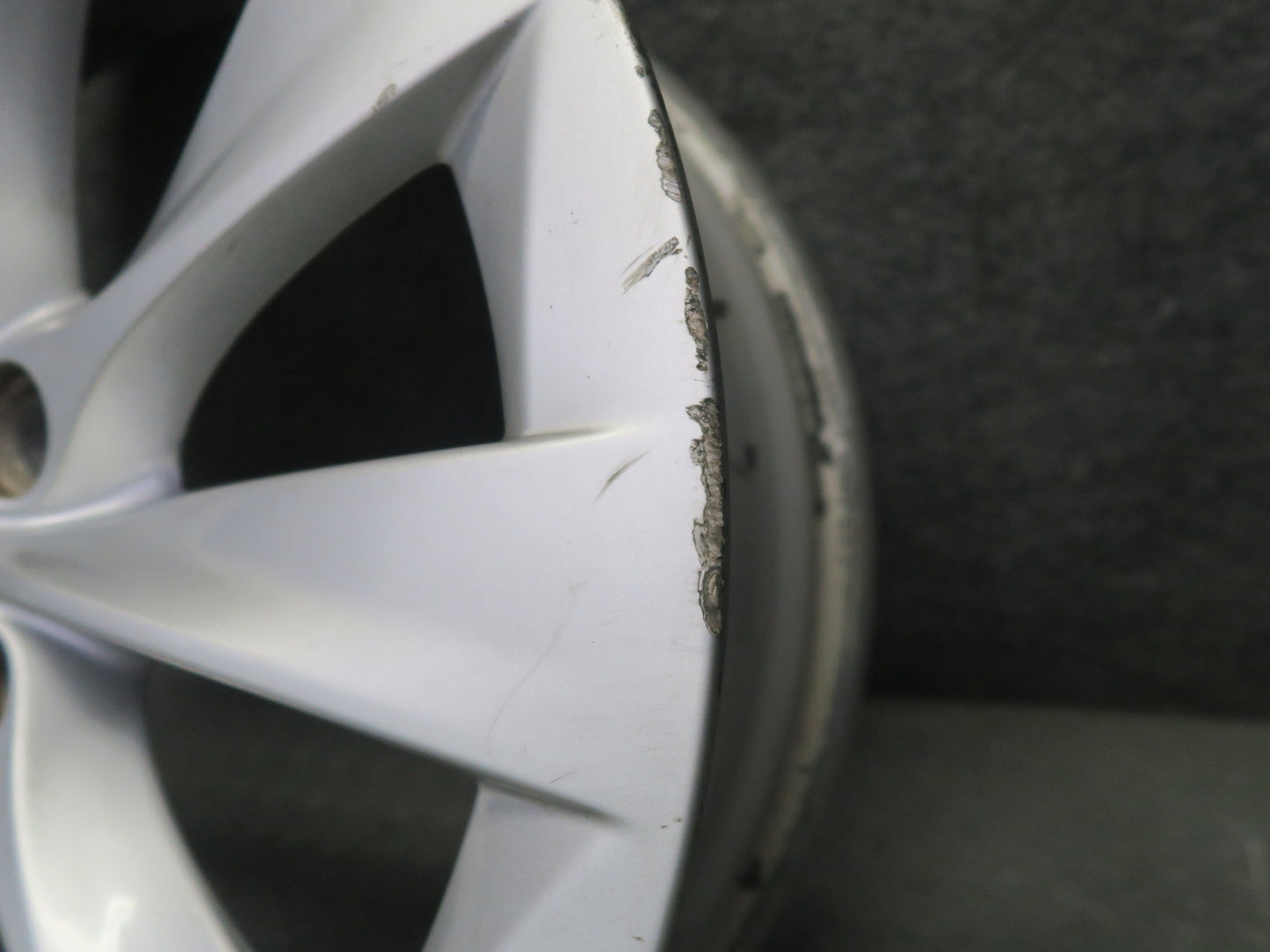 2016-2019 Tesla Model S 75D Alloy R19" Wheel 10 Spoke Rim 19x8J ET40 Silver