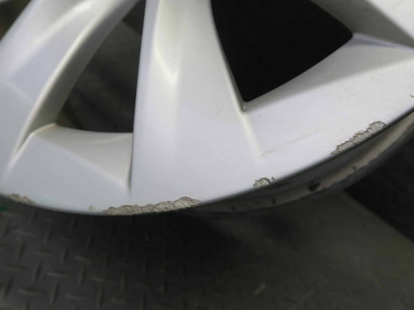 2016-2019 Tesla Model S 75D Alloy R19" Wheel 10 Spoke Rim 19x8J ET40 Silver