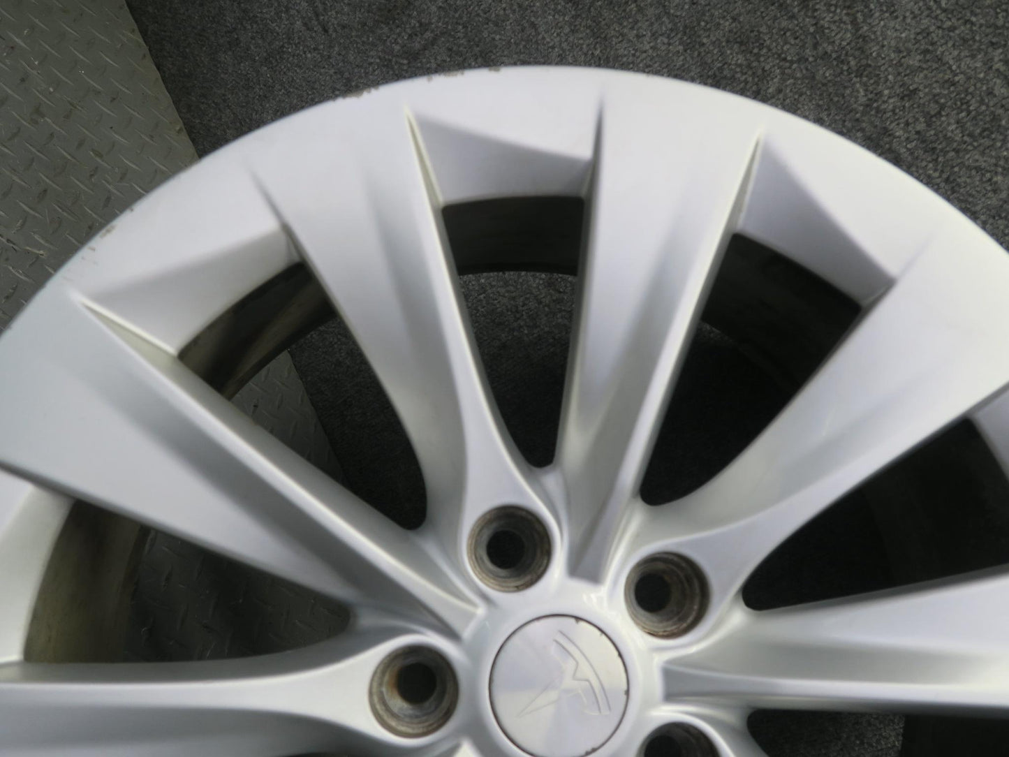 2016-2019 Tesla Model S 75D Alloy R19" Wheel 10 Spoke Rim 19x8J ET40 Silver