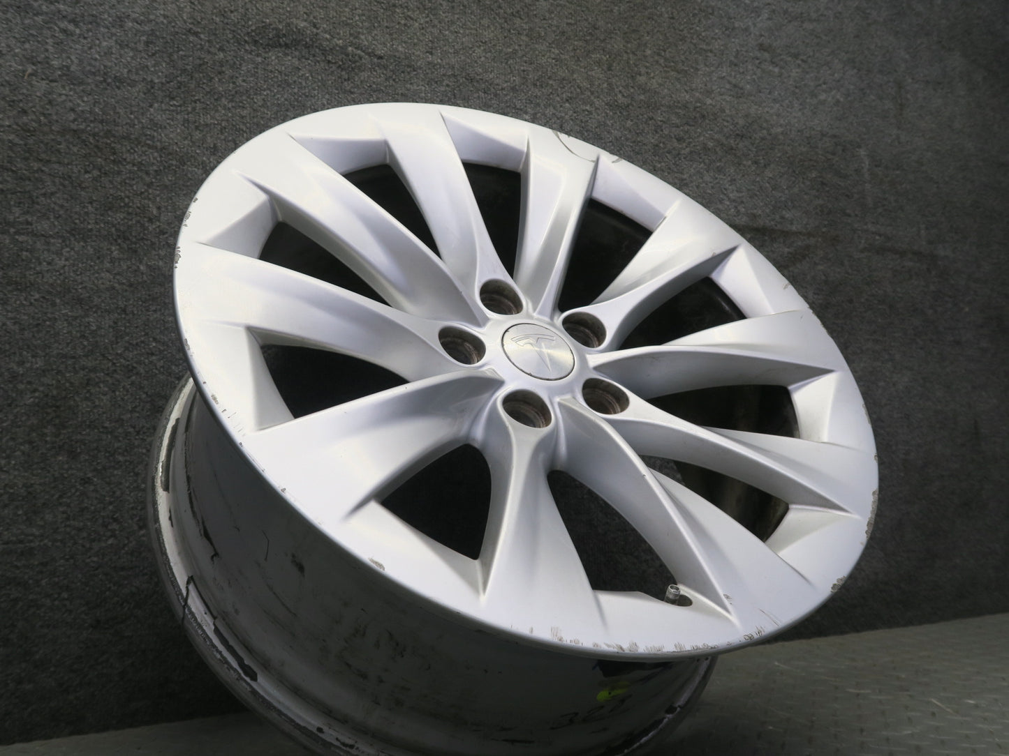 2016-2019 Tesla Model S 75D Alloy R19" Wheel 10 Spoke Rim 19x8J ET40 Silver