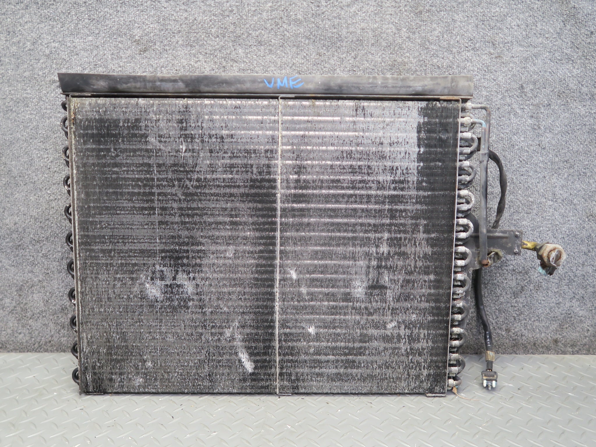 90-93 Mercedes W124 300E A/C Air Condition Condenser w Cooling Fan Shr ...